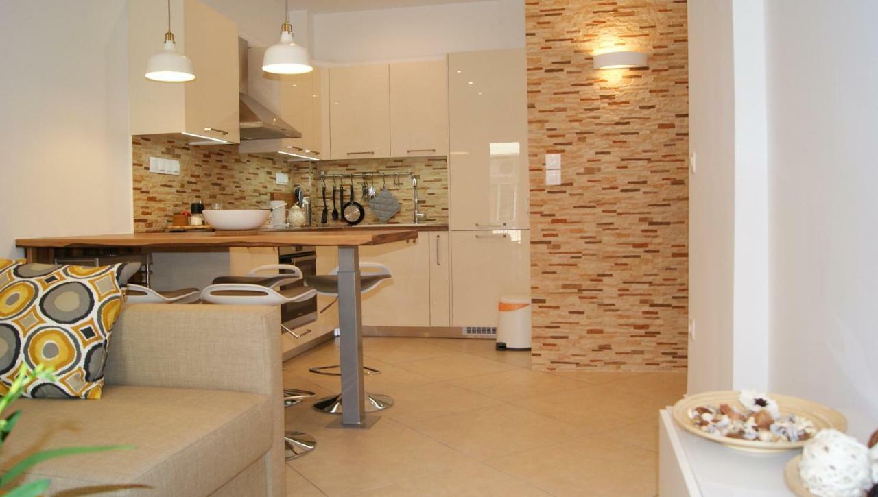 Brand New Luxury Apartment Солун Екстериор снимка
