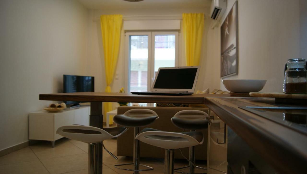 Brand New Luxury Apartment Солун Екстериор снимка