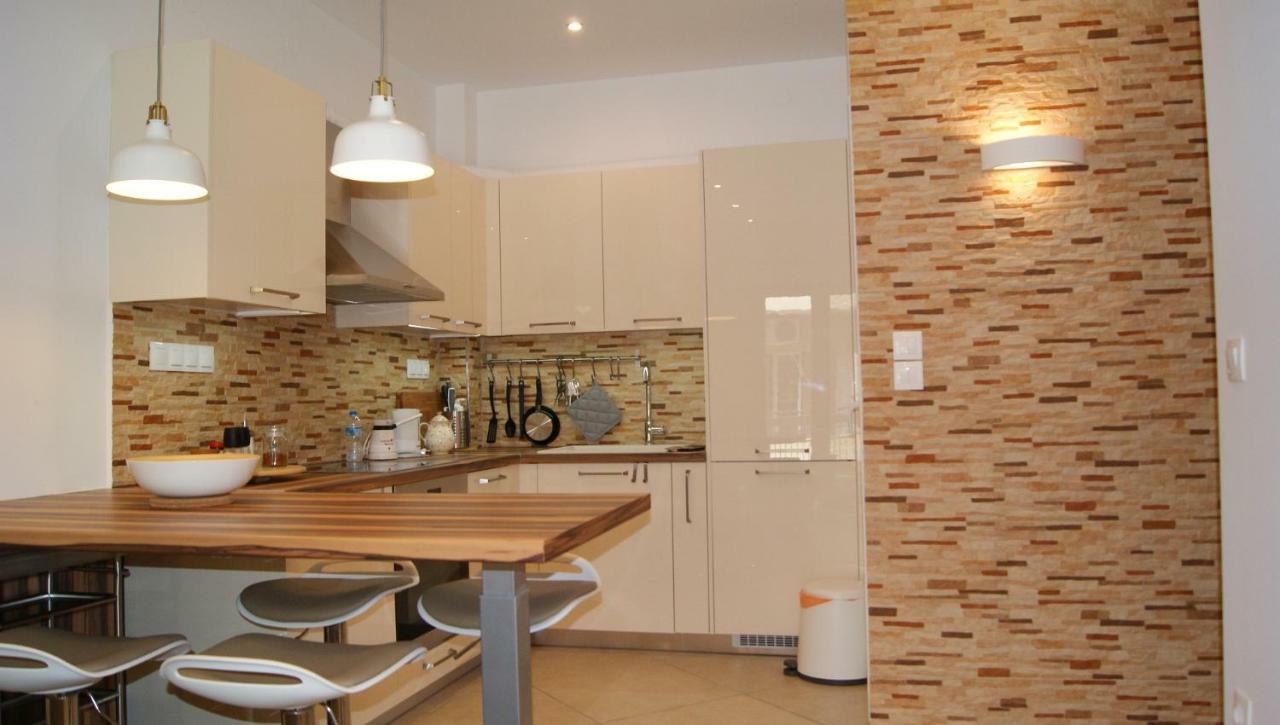 Brand New Luxury Apartment Солун Екстериор снимка