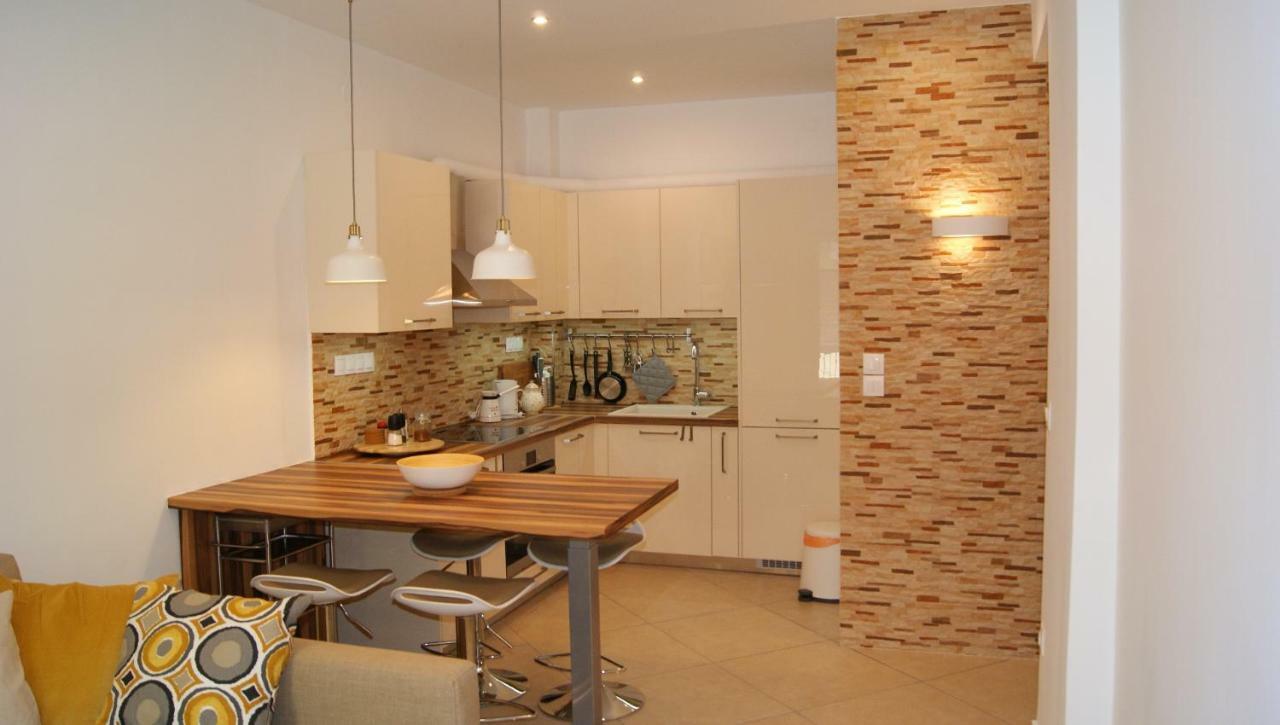 Brand New Luxury Apartment Солун Екстериор снимка
