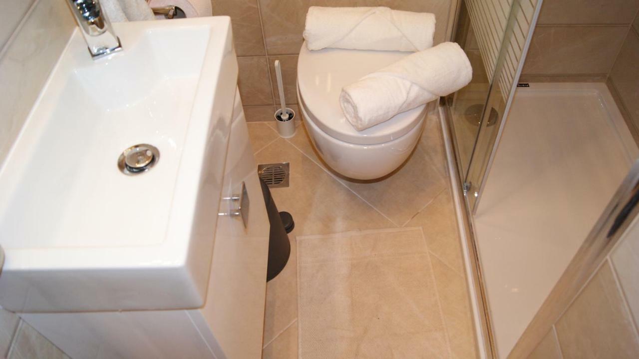 Brand New Luxury Apartment Солун Екстериор снимка
